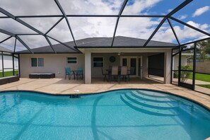 Lämmitetty uima-allas