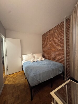 2 chambres, fer et planche à repasser, Wi-Fi, draps fournis