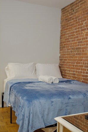 2 chambres, fer et planche à repasser, Wi-Fi, draps fournis