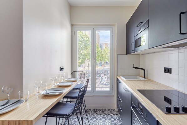 Apartment | Private kitchen - Modern Apartment Invalides Eiffel Tower (Paris)
