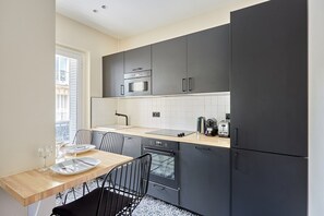 Apartment | Private kitchen - Modern Apartment Invalides Eiffel Tower (Paris)