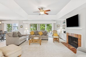 TV, fireplace - Cozy, Private 3 BR Home in Palmetto Dunes, Short Walk to Beach (Hilton Head Island)