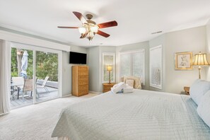 3 bedrooms, desk, iron/ironing board, free WiFi