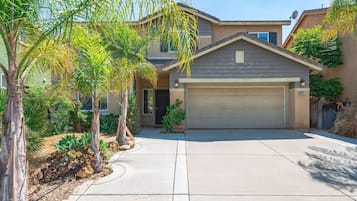 House | 5 bedrooms, Internet