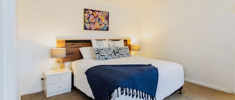 5 bedrooms, iron/ironing board, free WiFi, bed sheets