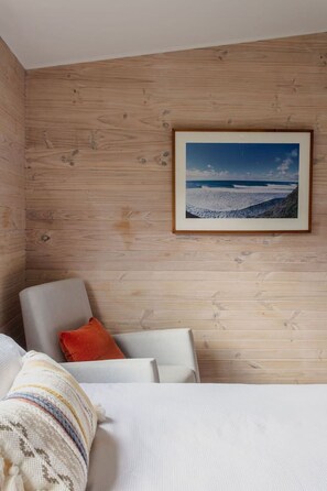 5 bedrooms, iron/ironing board, free WiFi, bed sheets