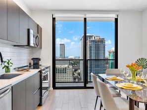 Fridge, microwave, oven, stovetop