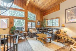 Televisión y chimenea 