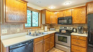 Micro-ondes, four, plaque de cuisson, lave-vaisselle