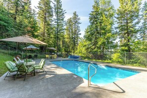 Pool - Cozy 3-bedroom chalet in Whitefish (Whitefish)