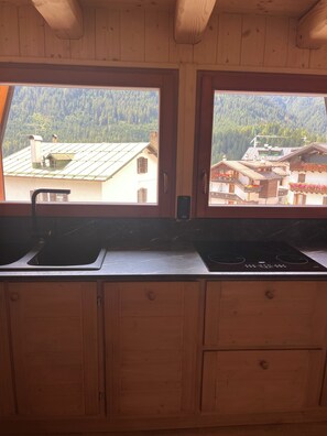Micro-ondes, four, plaque de cuisson, lave-vaisselle
