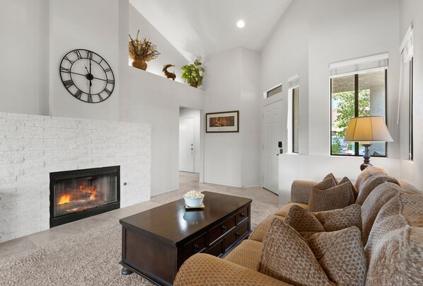 Interior - Palm Desert Resort Condo | Golf & Pond Views (Palm Desert)