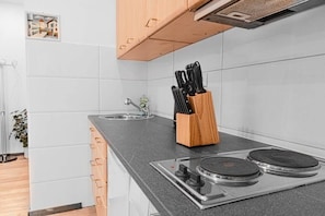 Fridge, stovetop, coffee/tea maker, electric kettle