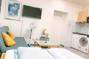 Interior - Modern 1BR Stay | Comfort for 3 in Central Vienna (Wien)