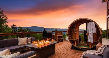 Cozy Luxe Home,Breathtaking Mtn. Views of fall foliage, Outdoor sauna,large deck