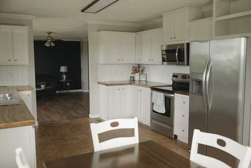 Welcoming 3-bedroom house with AC in charming Rock