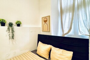 5 bedrooms, bed sheets