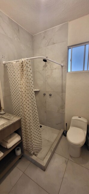 Douche, papier de toilette