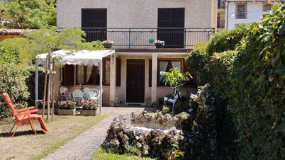 THREE BEDROOM HOUSE WITH GARDEN