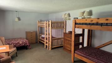 1 bedroom, bed sheets