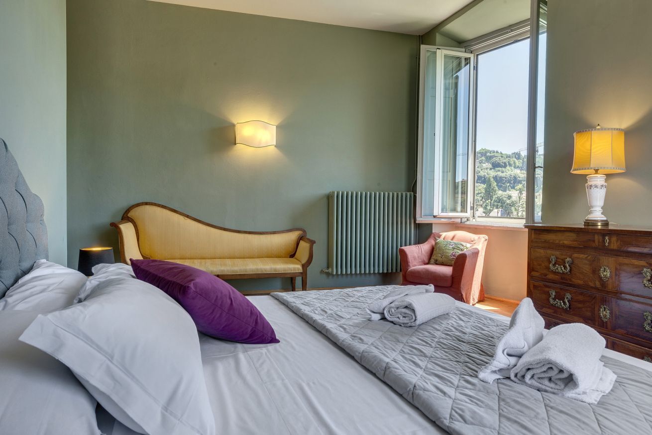 4 Schlafzimmer, Schreibtisch, Bügeleisen/Bügelbrett, Reisekinderbett