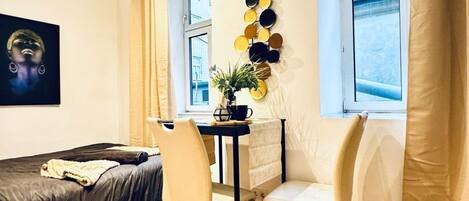 1 bedroom, bed sheets