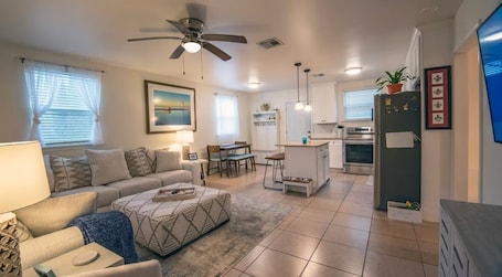 Living area. Adorable 2bd/2ba Home w/ Yard in Gentilly