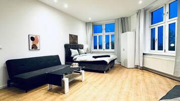 4 bedrooms, bed sheets