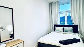 4 bedrooms, bed sheets