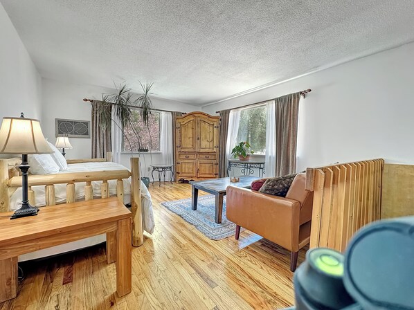 2 chambres, fer et planche à repasser, Wi-Fi, draps fournis