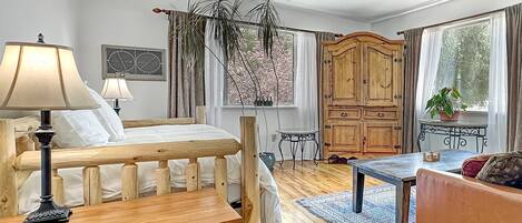 2 habitaciones, tabla de planchar con plancha, wifi y ropa de cama