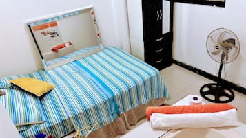 1 habitación, tabla de planchar con plancha, internet y ropa de cama