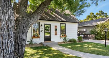 Windsor Farmhouse | Family Fun, Yard & Fireplace