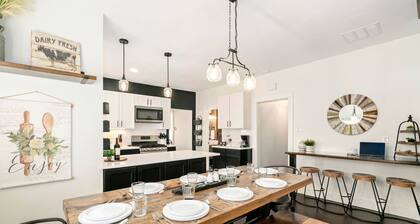 Windsor Farmhouse | Family Fun, Yard & Fireplace