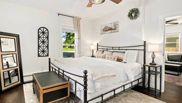 4 bedrooms, desk, iron/ironing board, travel crib