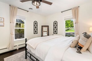 4 bedrooms, desk, iron/ironing board, travel crib