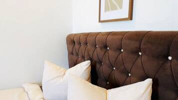 3 bedrooms, iron/ironing board, bed sheets