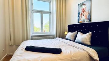 3 bedrooms, iron/ironing board, bed sheets