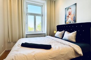 3 bedrooms, iron/ironing board, bed sheets
