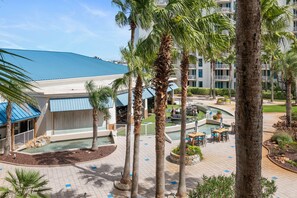 Outdoor dining - 🌴Huge Lagoon Pool-FreeShuttle2Beach-Balcony-Palms Resort 2307🌴 (Destin)