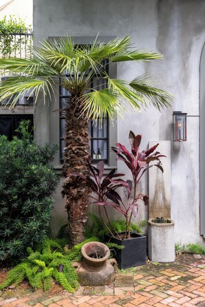 Exterior detail - Luxury Pool House, steps to the French Quarter! (New Orleans)
