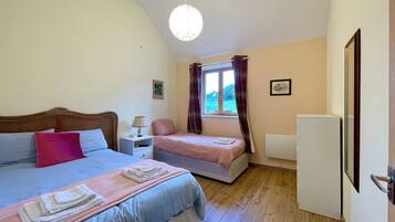 2 bedrooms, travel crib, free WiFi, bed sheets