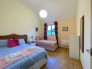 2 bedrooms, travel crib, free WiFi, bed sheets