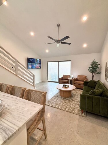 NEW•Festival House•KING Bed•Luxe Amenities•70" TV