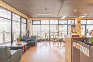 Condo, 2 Bedrooms, Accessible, Balcony | Living area