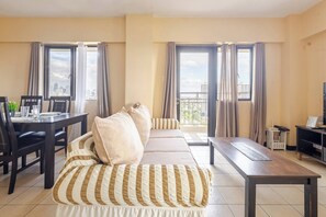 公寓客房, 2 間臥室, 無障礙, 陽台 | 起居區