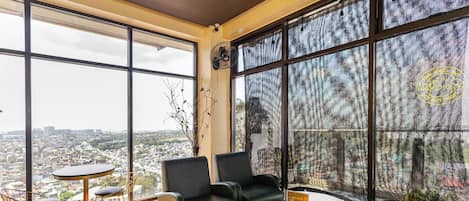 Condo, 2 Bedrooms, Accessible, Balcony | Living room