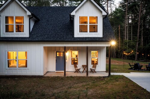 Entire home in Dahlonega, Georgia, United States