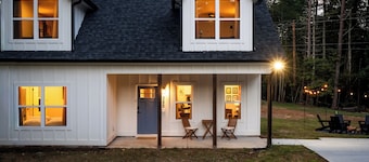 Entire home in Dahlonega, Georgia, United States