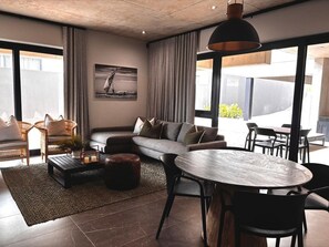 TV - 28 Shades Myoli Beach - Elegant Coastal Escape *Casita No 1 (Sedgefield)